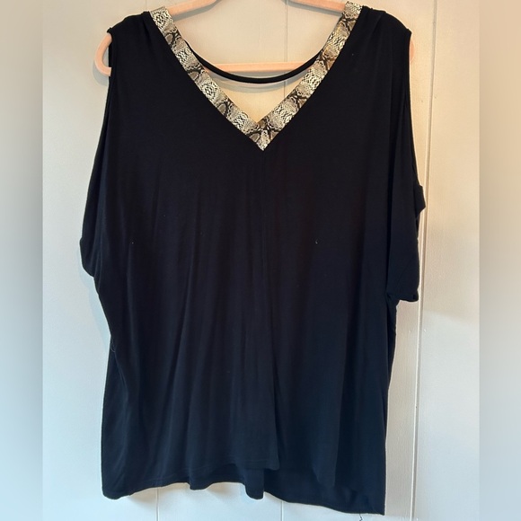 Venus Cold Shoulder Stretch Top - Picture 6 of 6